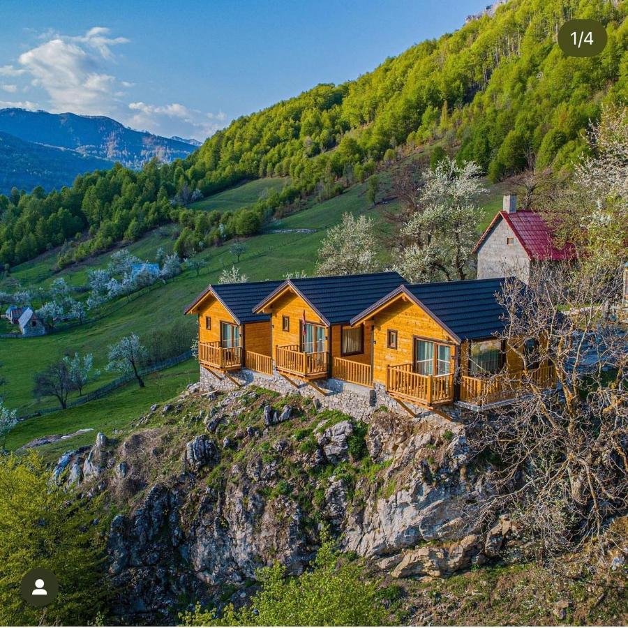 Bujtina Tradicionale Hotell Lepushe Exteriör bild