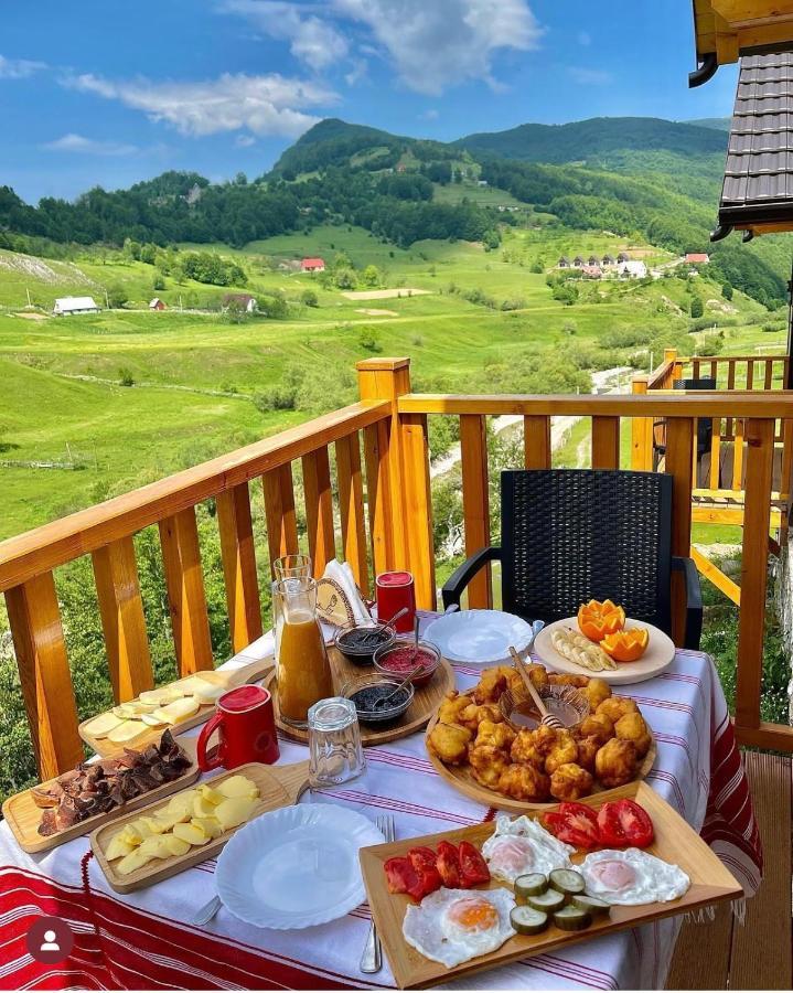 Bujtina Tradicionale Hotell Lepushe Exteriör bild