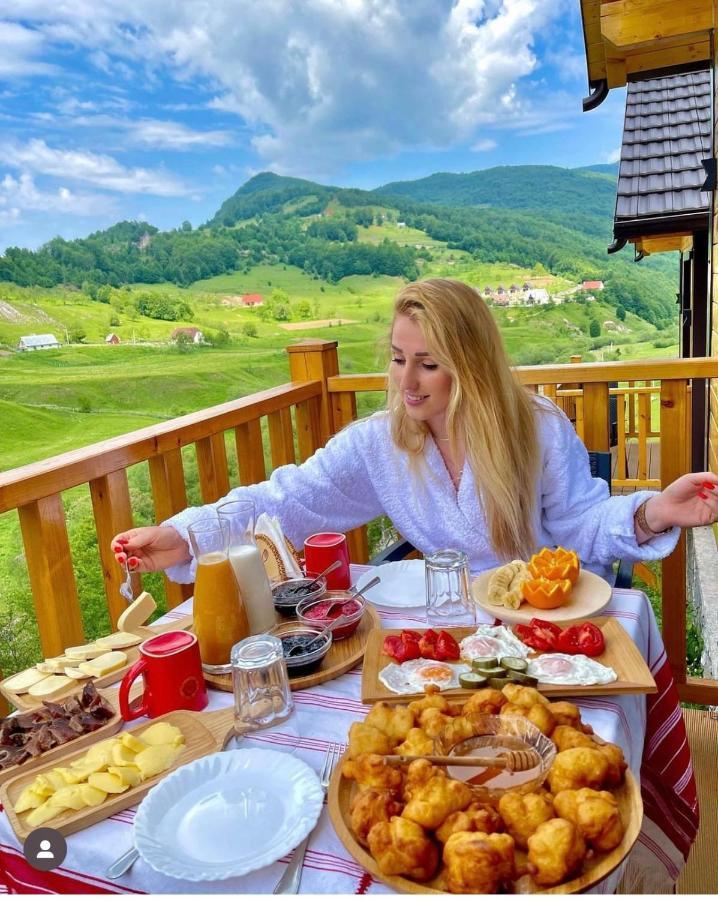 Bujtina Tradicionale Hotell Lepushe Exteriör bild